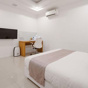 Deluxe  Without Window King Room